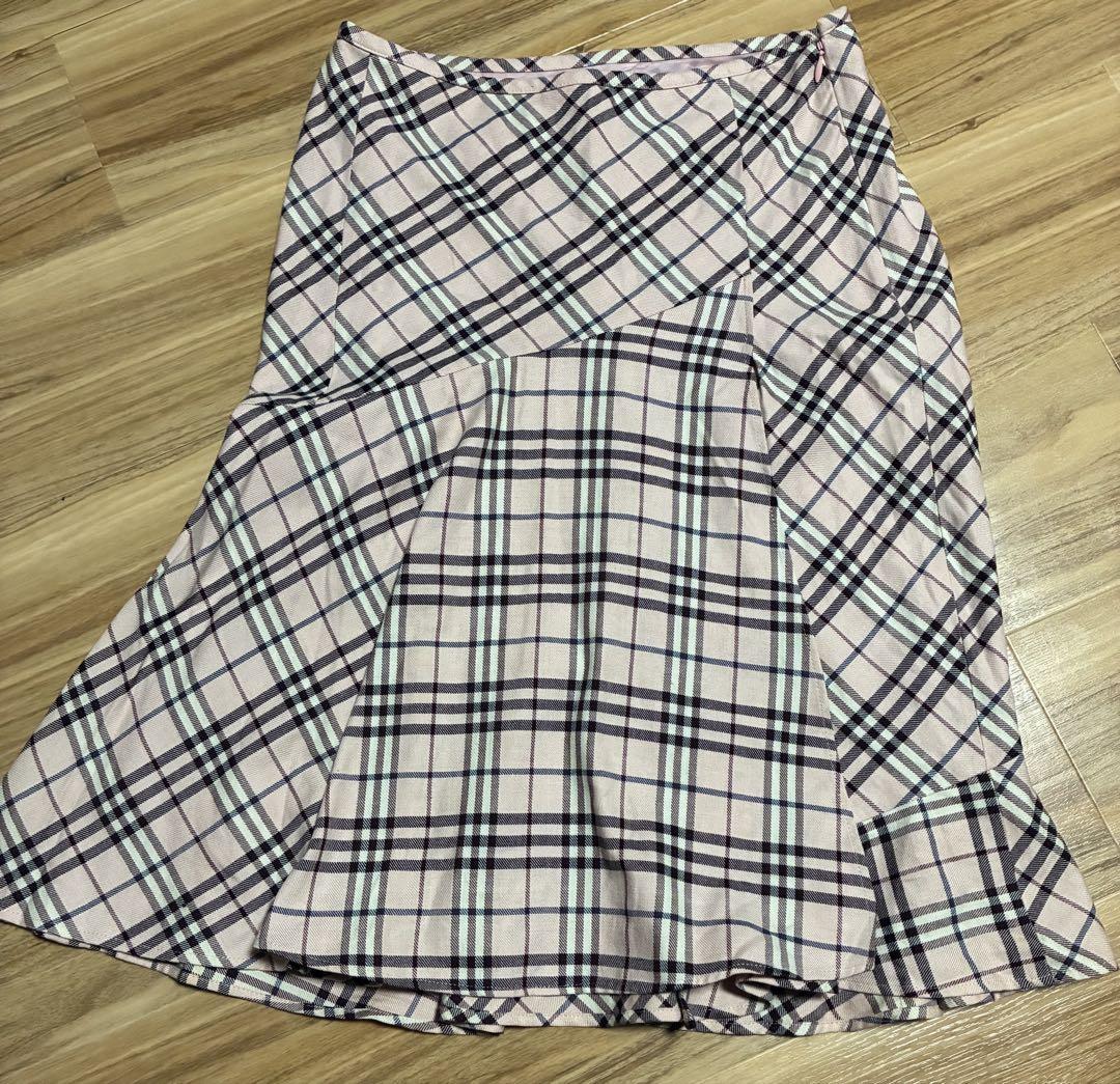 少し豊富な贈り物 Burberry チェック柄 フレアスカート - メルカリ スカート