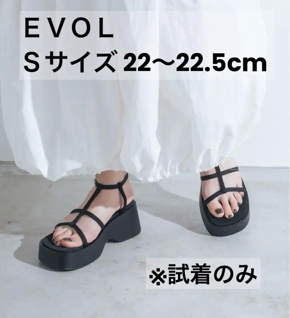 EVOL Tストラップスクエア厚底サンダル