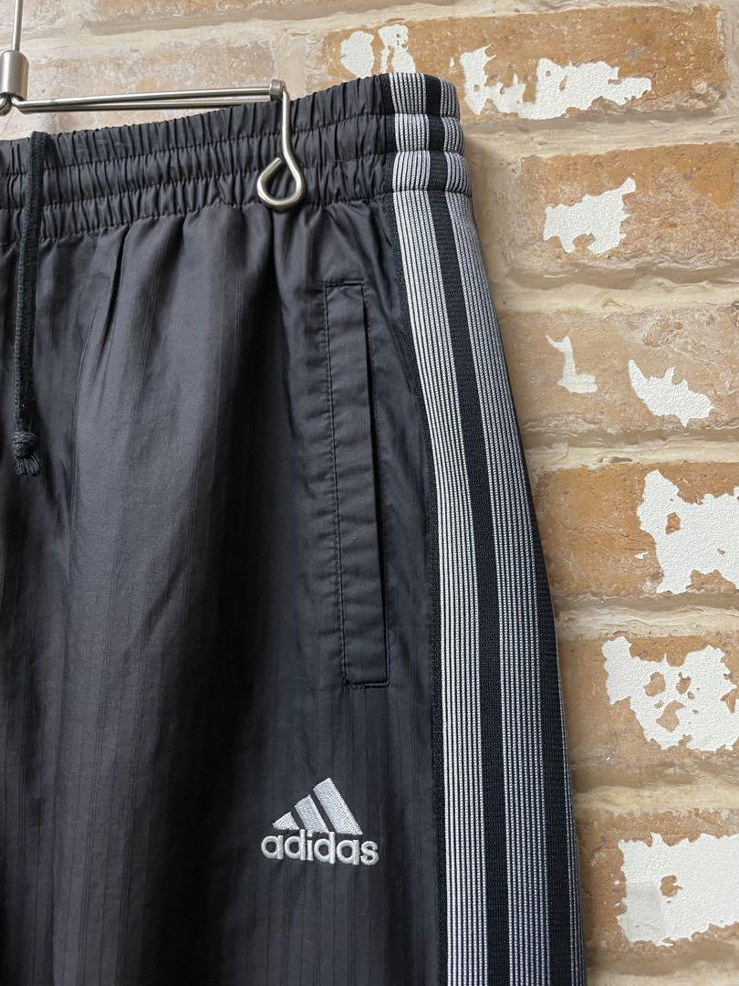 古着　adidas アディダス　ナイロンパンツ　ワンポイント　黒　サイドライン