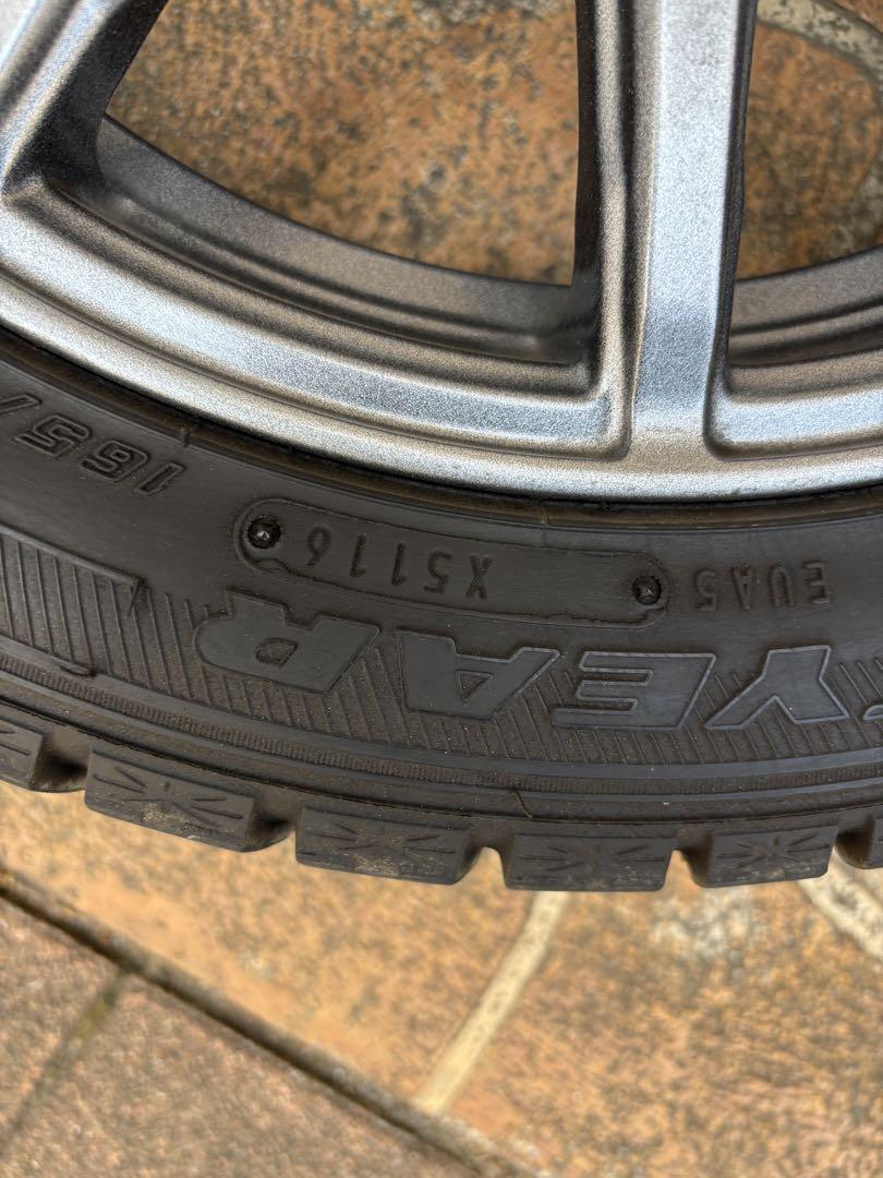 の*ぶ様 軽自動車スタッドレスタイヤ15インチPCD100 165/55R15冬