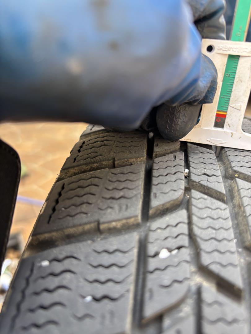 の*ぶ様 軽自動車スタッドレスタイヤ15インチPCD100 165/55R15冬