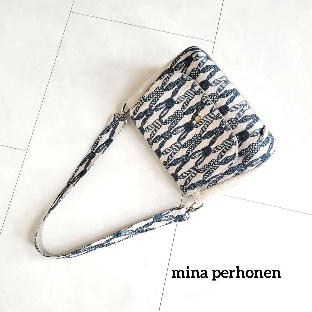 ミナペルホネン　タック入りフラップショルダーバック　pomppia　(be