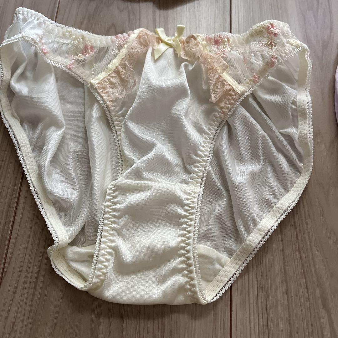 新品未使用　トリンプ　TRIUMPH ショーツセット フラワー刺繍