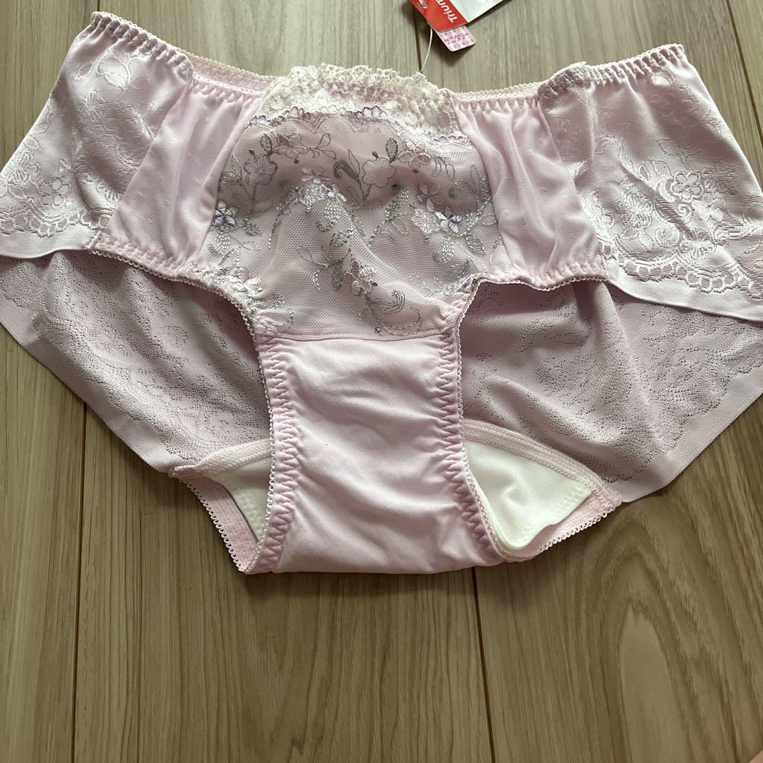 新品未使用　トリンプ　TRIUMPH ショーツセット フラワー刺繍