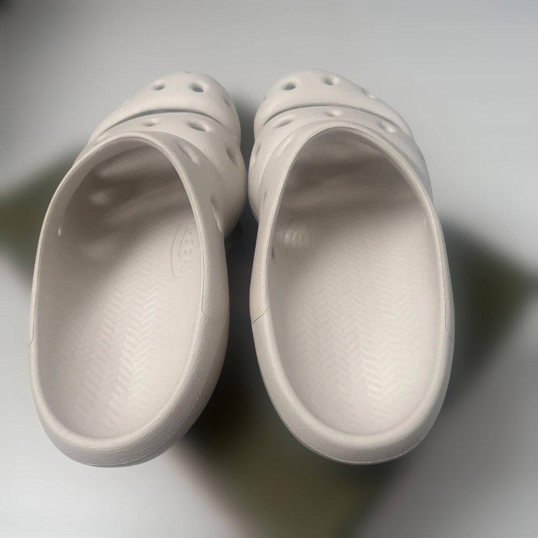靴 KEEN YOGUI