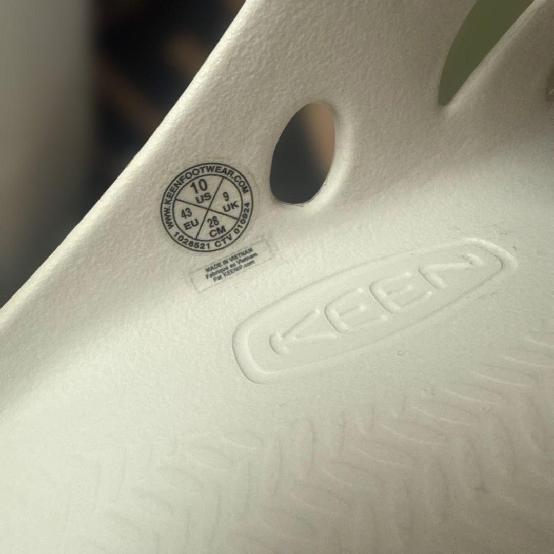 靴 KEEN YOGUI