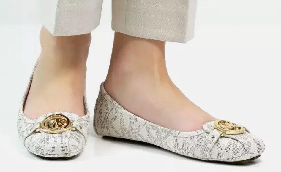 新品 未使用 MICHAEL KORS フラットシューズ ローパンプス 白 MICHAEL KORS フラットシューズ ローパンプス 白 新品 未使用