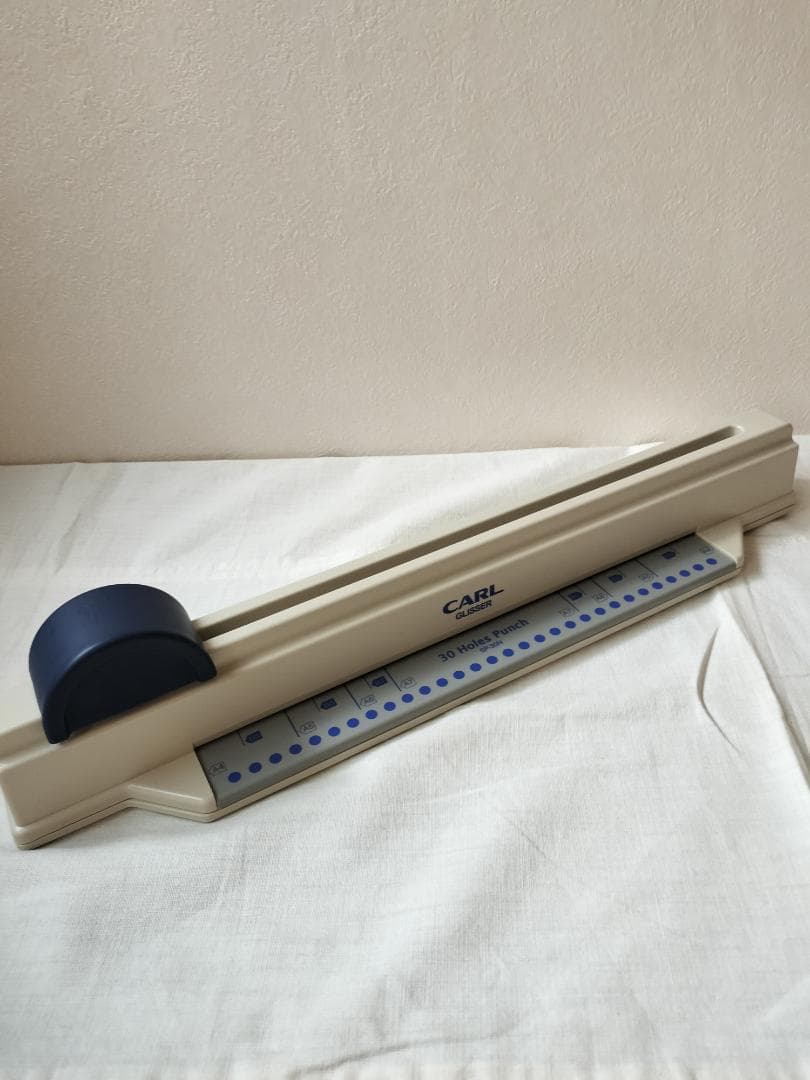 カール　穴あけパンチ　A4/30穴