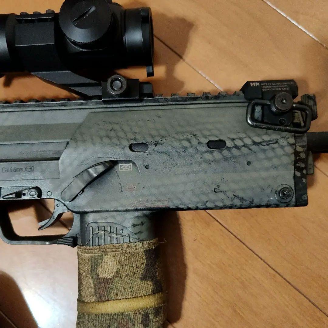 東京マルイMP7　ガスブローバック　サイト付き　迷彩塗装　グリップ付き 東京マルイMP7 ガスブローバック サイト付き 迷彩塗装 グリップ付き