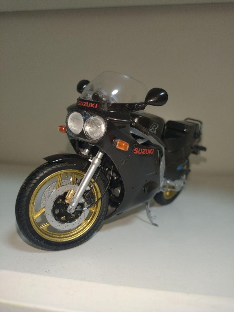Amazon.com: Hasegawa 1:12 Suzuki GSX-R750-H : Arts, Crafts