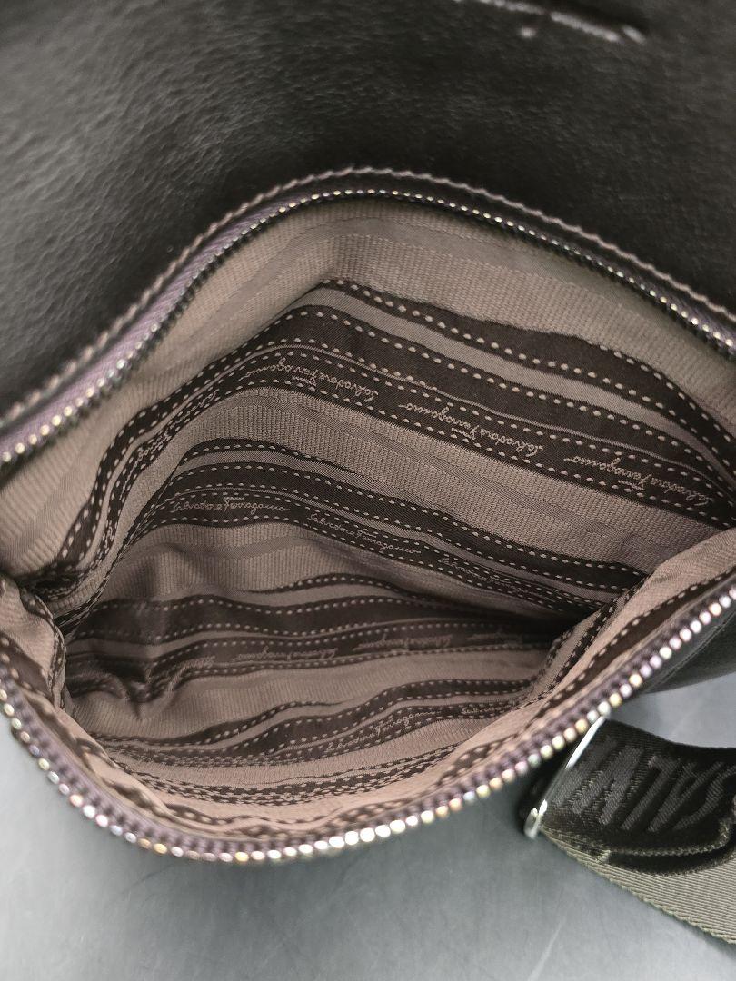 MT265　サルバトーレフェラガモ　ショルダーバッグ　レザー　黒　美品　現状品