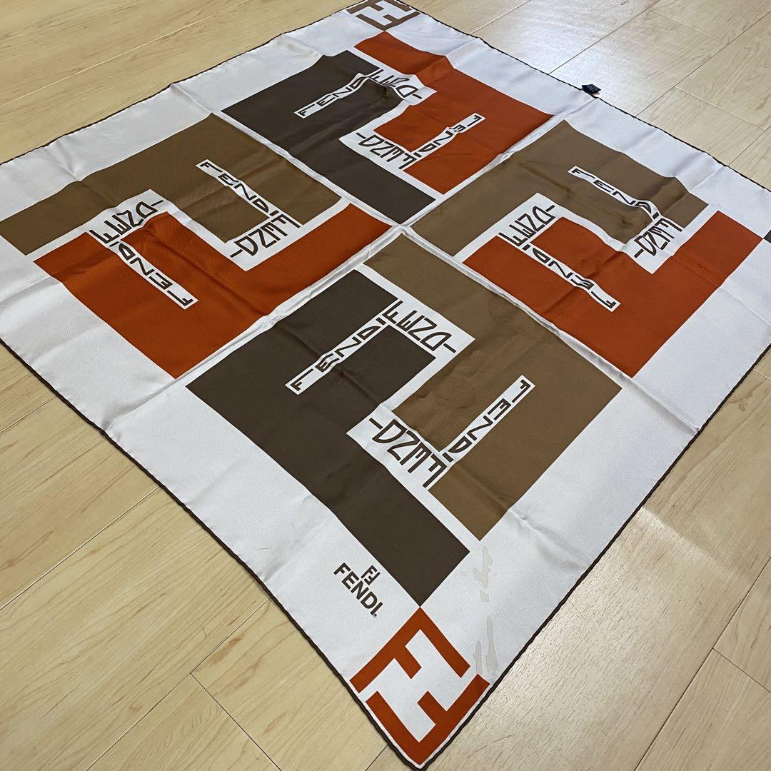 FENDI フェンディ スカーフ ズッカ ロゴ ふちブラウン no.41
