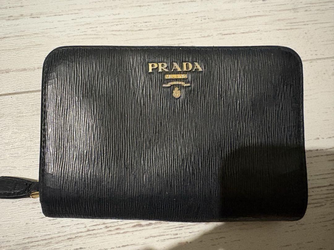 PRADA 2つ折り財布　ブラック