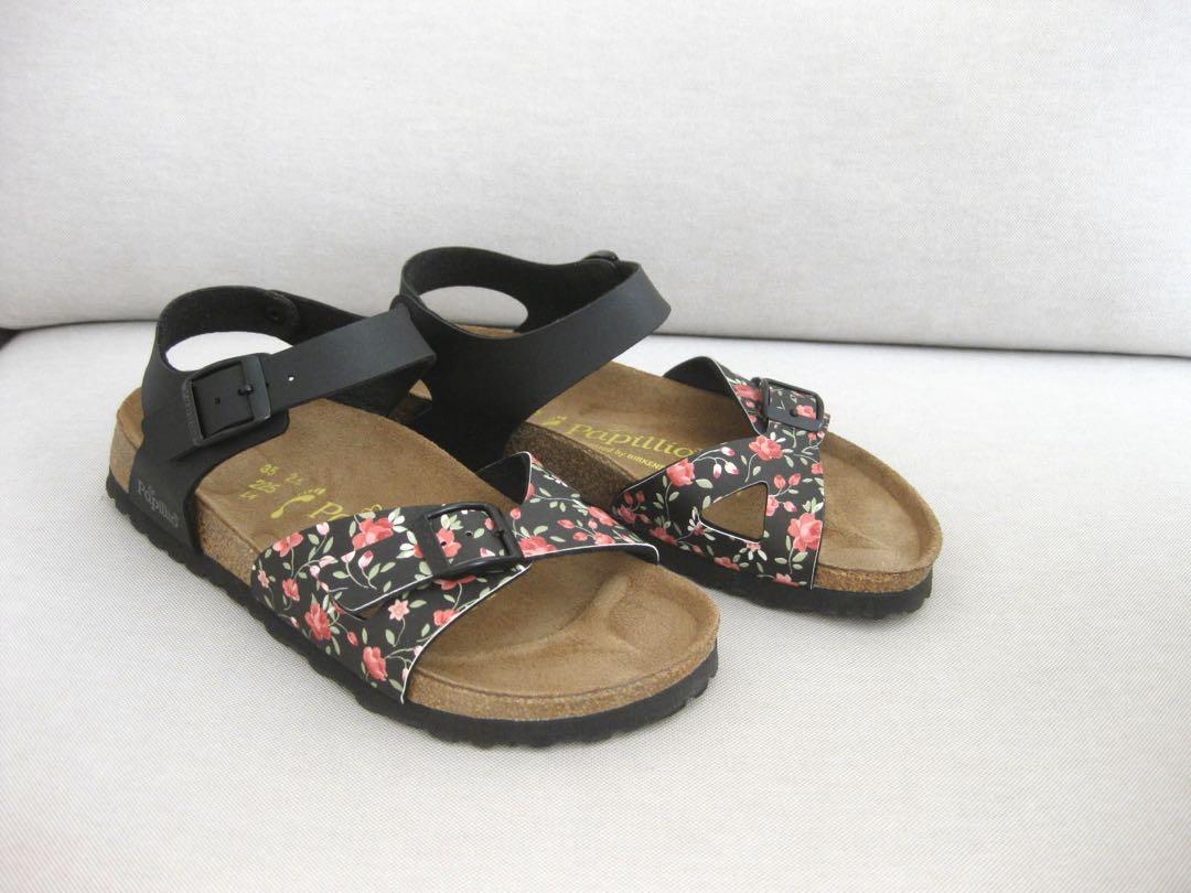 美品 Papillioビルケンシュトック サンダル 35 黒×花柄 フラット