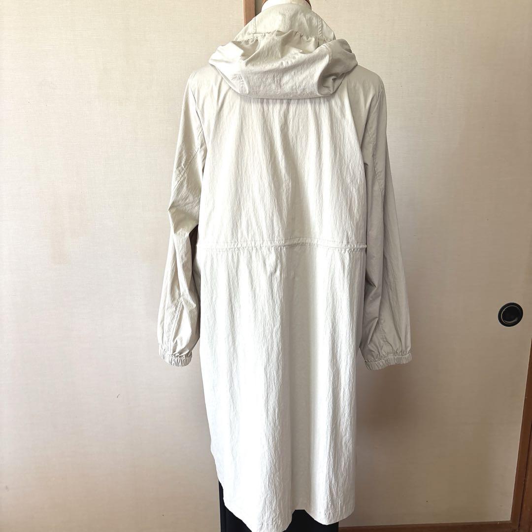ゴールデンベア　フード付きクリーム色ロングレインコート