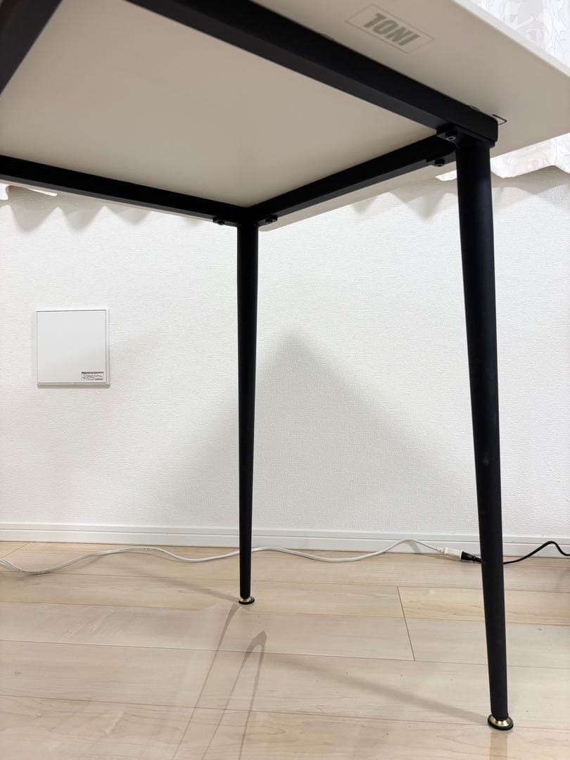 美品 大理石柄 ダイニングテーブル 四人用 白 リビング 美品 大理石柄 ダイニングテーブル 四人用 白 リビング