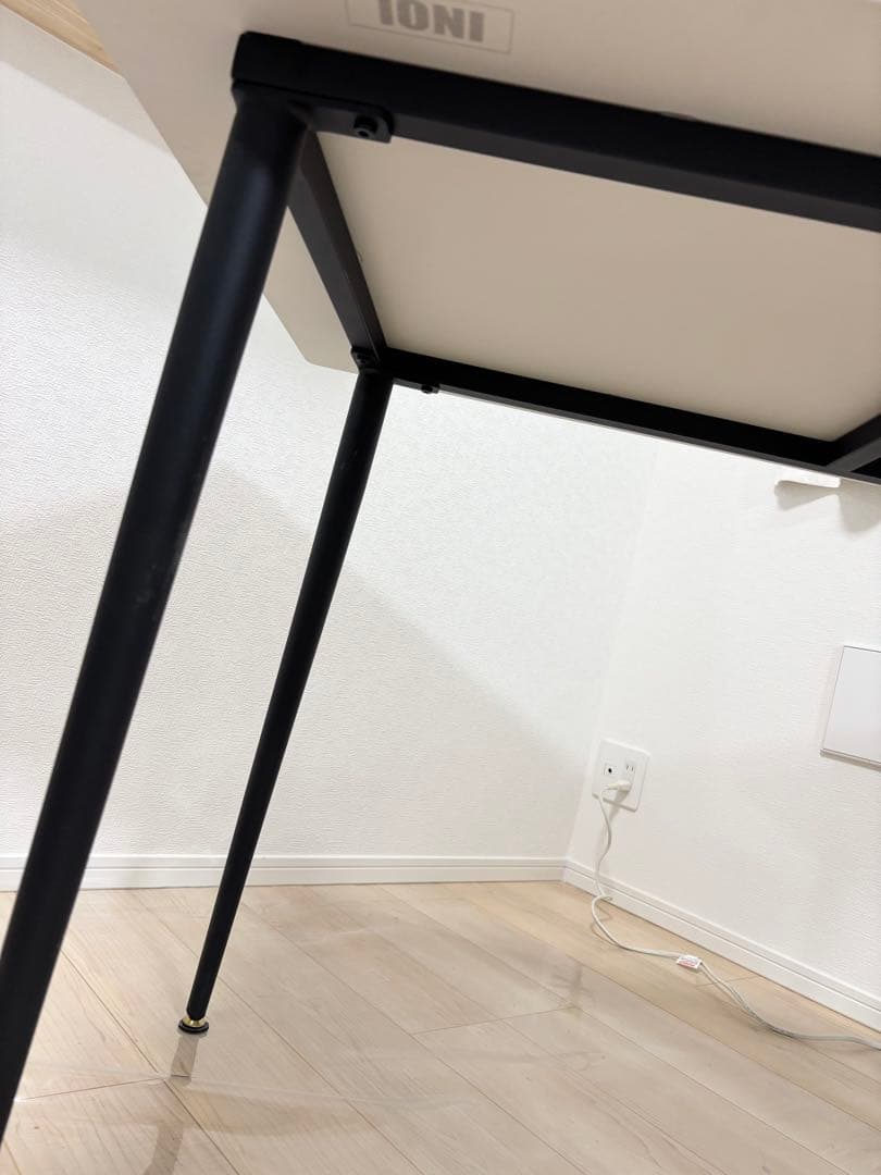 美品 大理石柄 ダイニングテーブル 四人用 白 リビング 美品 大理石柄 ダイニングテーブル 四人用 白 リビング