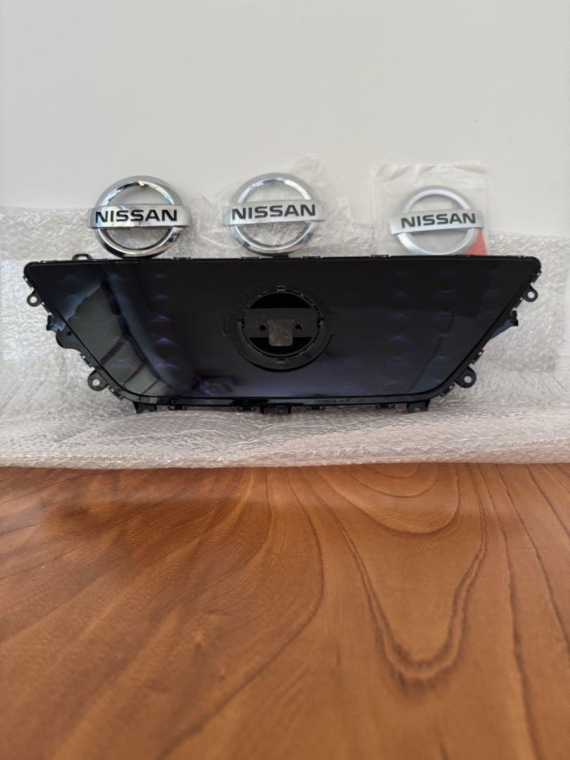 NISSAN ZE1 LEAF 日産リーフ フロントグリル エンブレム