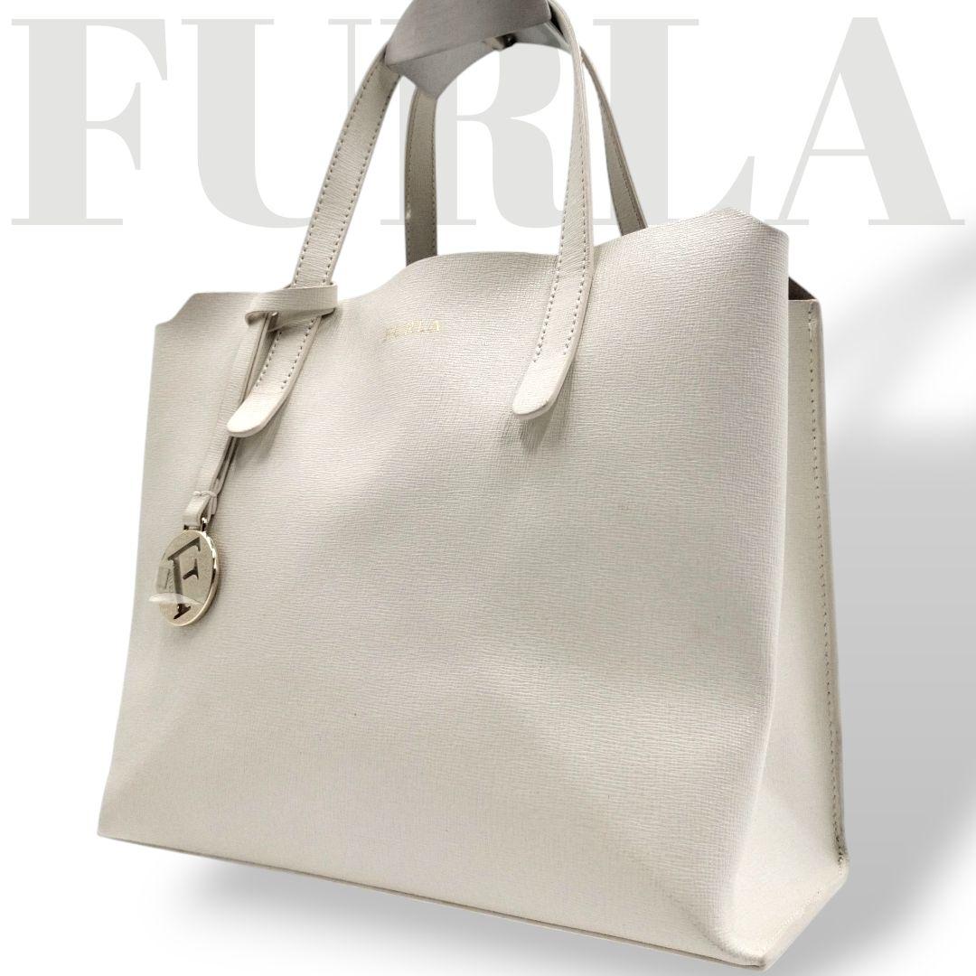 美品✨フルラ　サリー　S　ハンドバッグ　レザー　腕掛け　Fチャーム　アイボリー