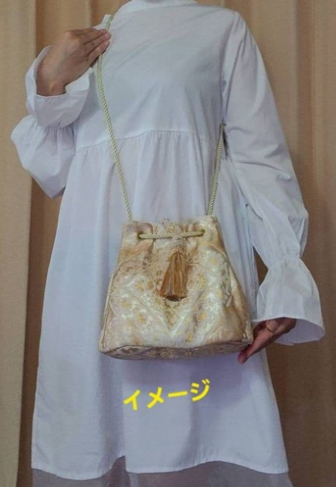 蝶々模様正絹ゴールドシルク着物帯ハンドメイドの2waysバケツバッグ 蝶々模様正絹ゴールドシルク着物帯ハンドメイドの2waysバケツバッグ
