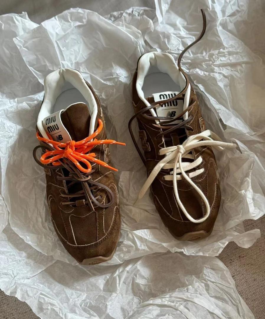【New Balance】MIU MIU スエードメッシュスニーカー New Balance x Miu Miu xxx スエードxメッシュ スニーカー