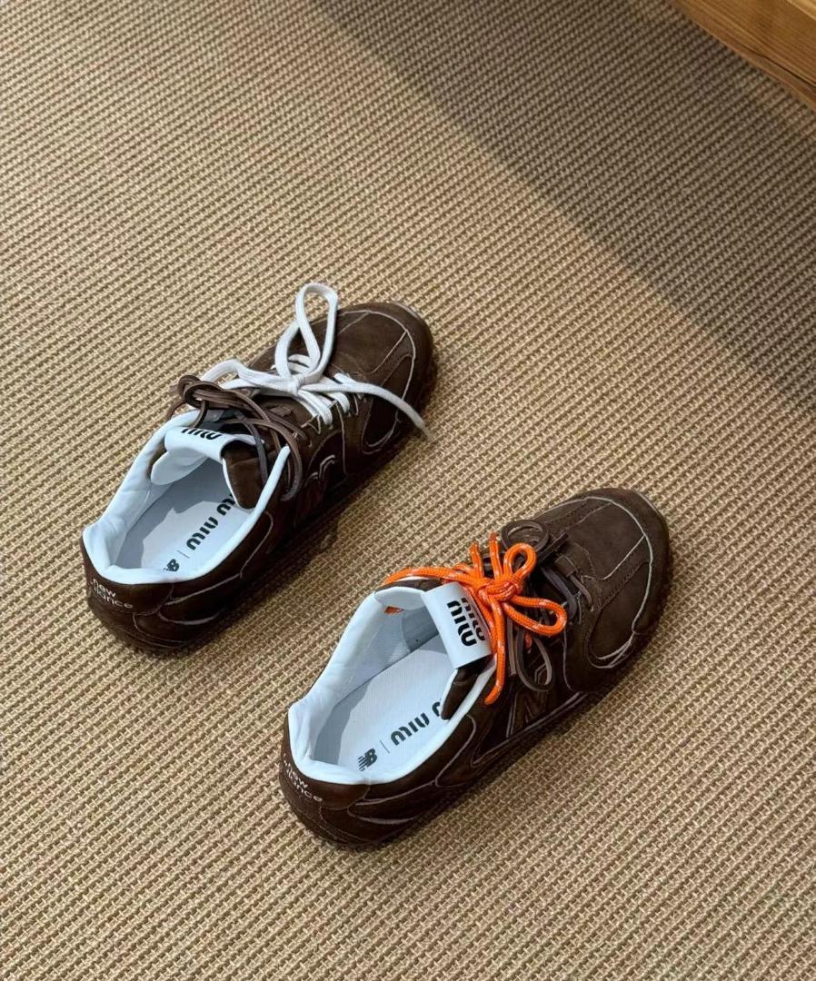 New Balance x Miu Miu スエードxメッシュ コラボスニーカー