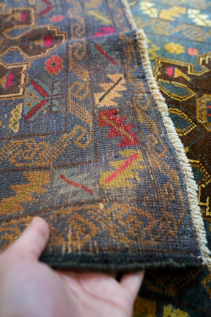 131x80cm トライバルラグ ヴィンテージラグ 手織り絨毯 　ペルシャ