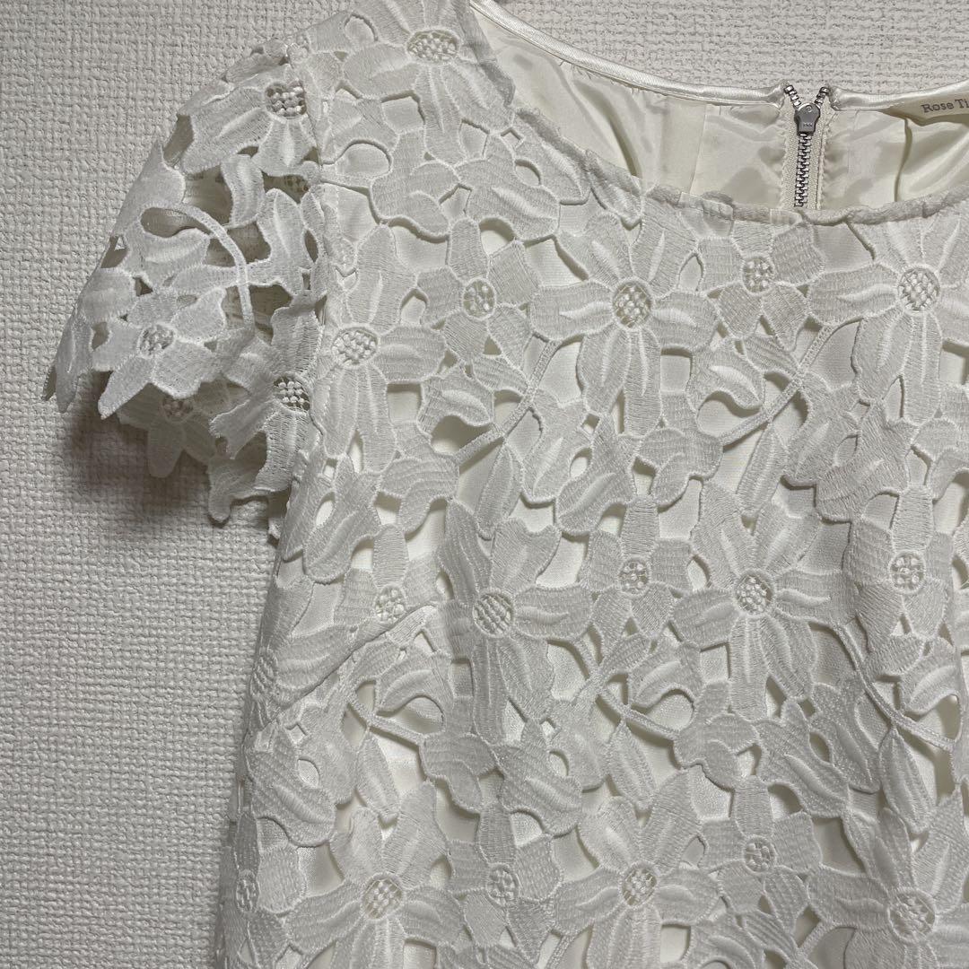 美品 ローズティアラ42 ホワイト 花柄刺繍 半袖 ひざ丈