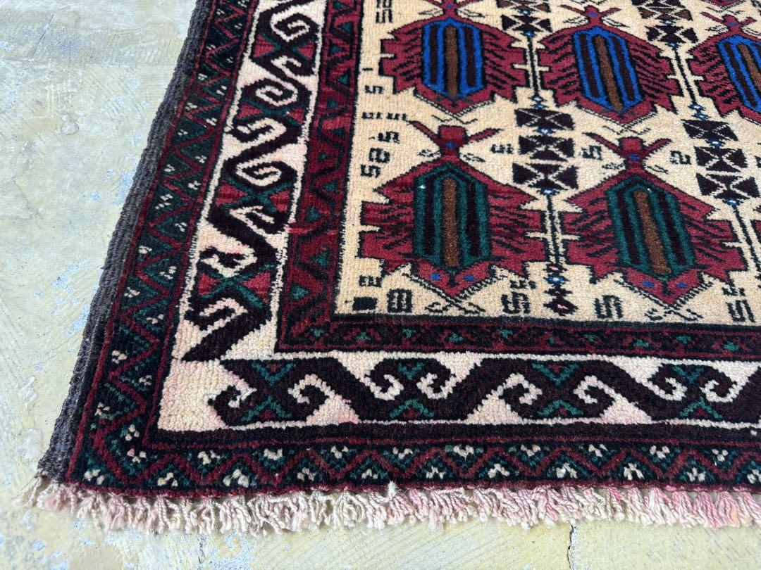 トライバルラグ ヴィンテージ家具 124×81cm 手織り 絨毯