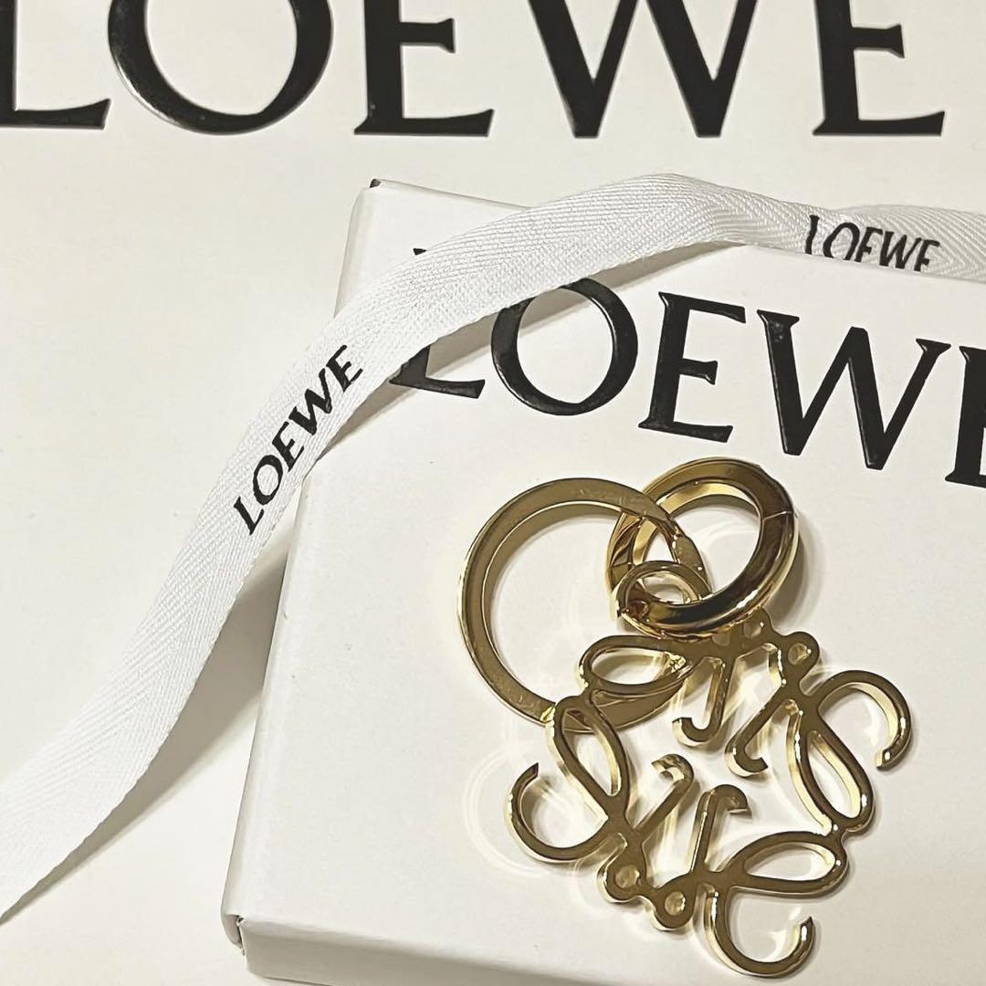LOEWE アナグラム キーリング ゴールド LOEWE アナグラムキーリング ゴールド - メルカリ