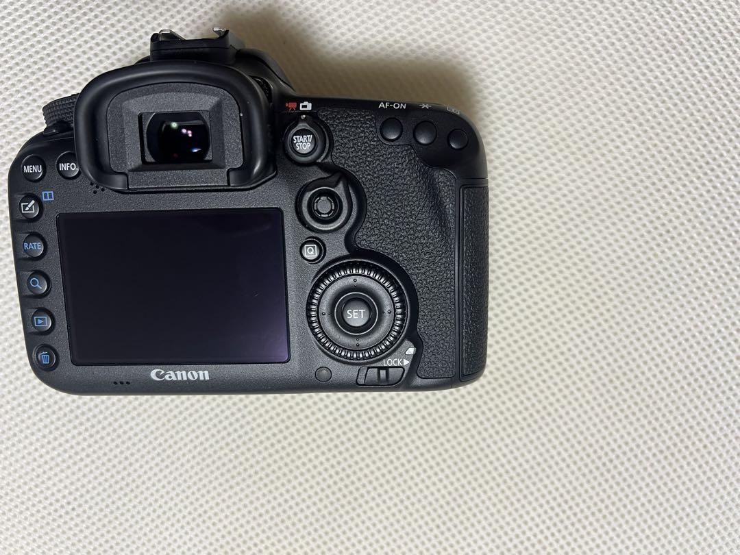 新品同様 キャノン Canon EOS 7D Mark II 元箱 メンテ済み 新品同様 キャノン Canon EOS 7D Mark II 元箱 メンテ済み