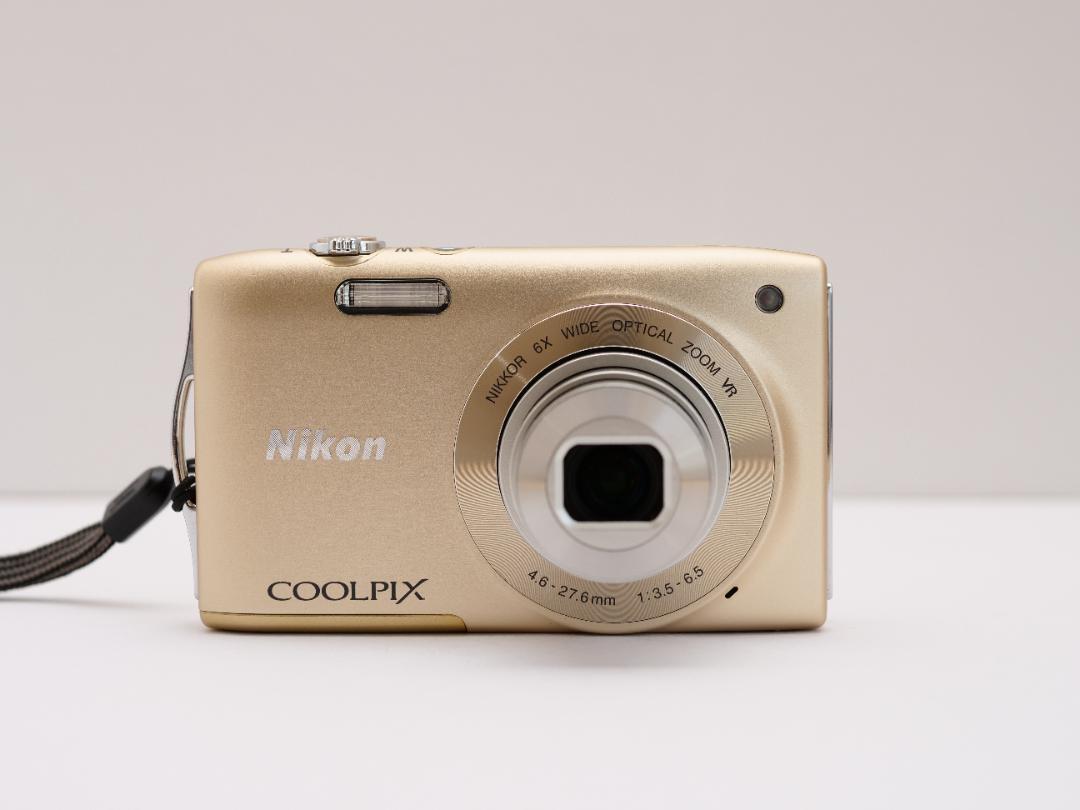 Nikon ニコン COOLPIX S3300 デジタルカメラ 箱,液晶黄変 Nikon ニコン COOLPIX S3300 金 コンパクトデジタルカメラ 箱