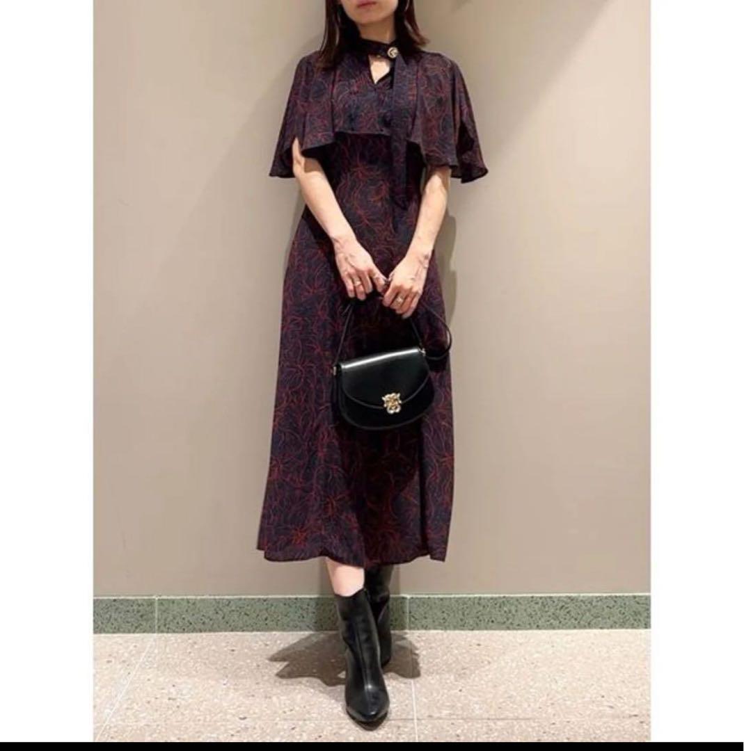 SNIDEL ケープフリルパイピングプリントワンピース ネイビー
