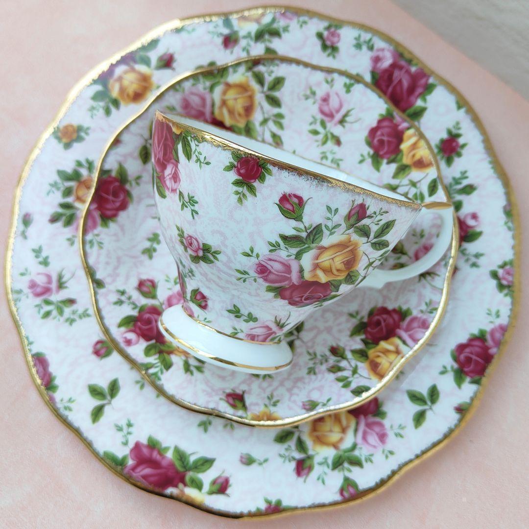 592 英国王室御用達 ロイヤルアルバート ソフトピンクレース トリオRoyal Albert