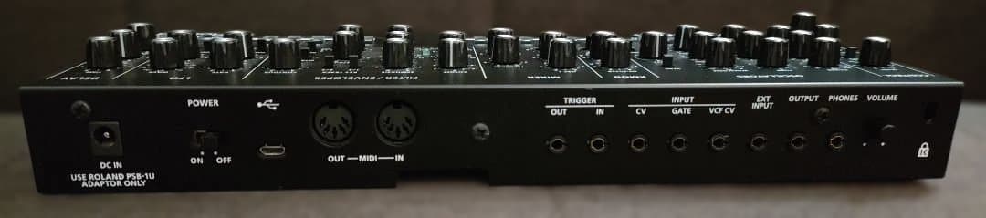 Roland SE-02 Analog Synthesizer Roland SE-02 Analog Synthesizer