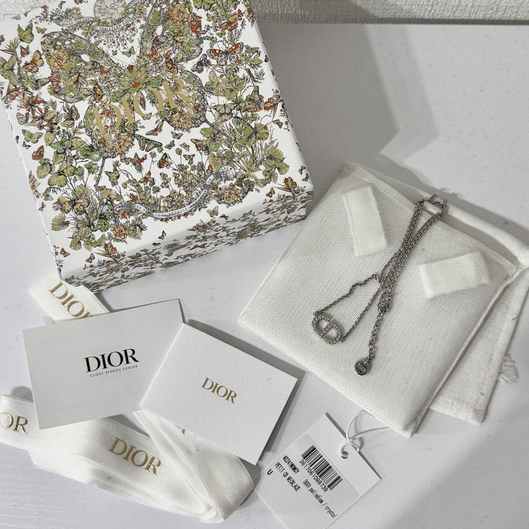 Dior シルバーロゴネックレス ギフトボックス付き