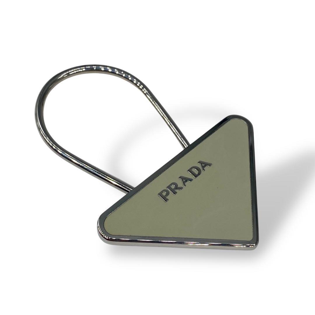 PRADA プラダ　三角ロゴ　プレート　キーホルダー