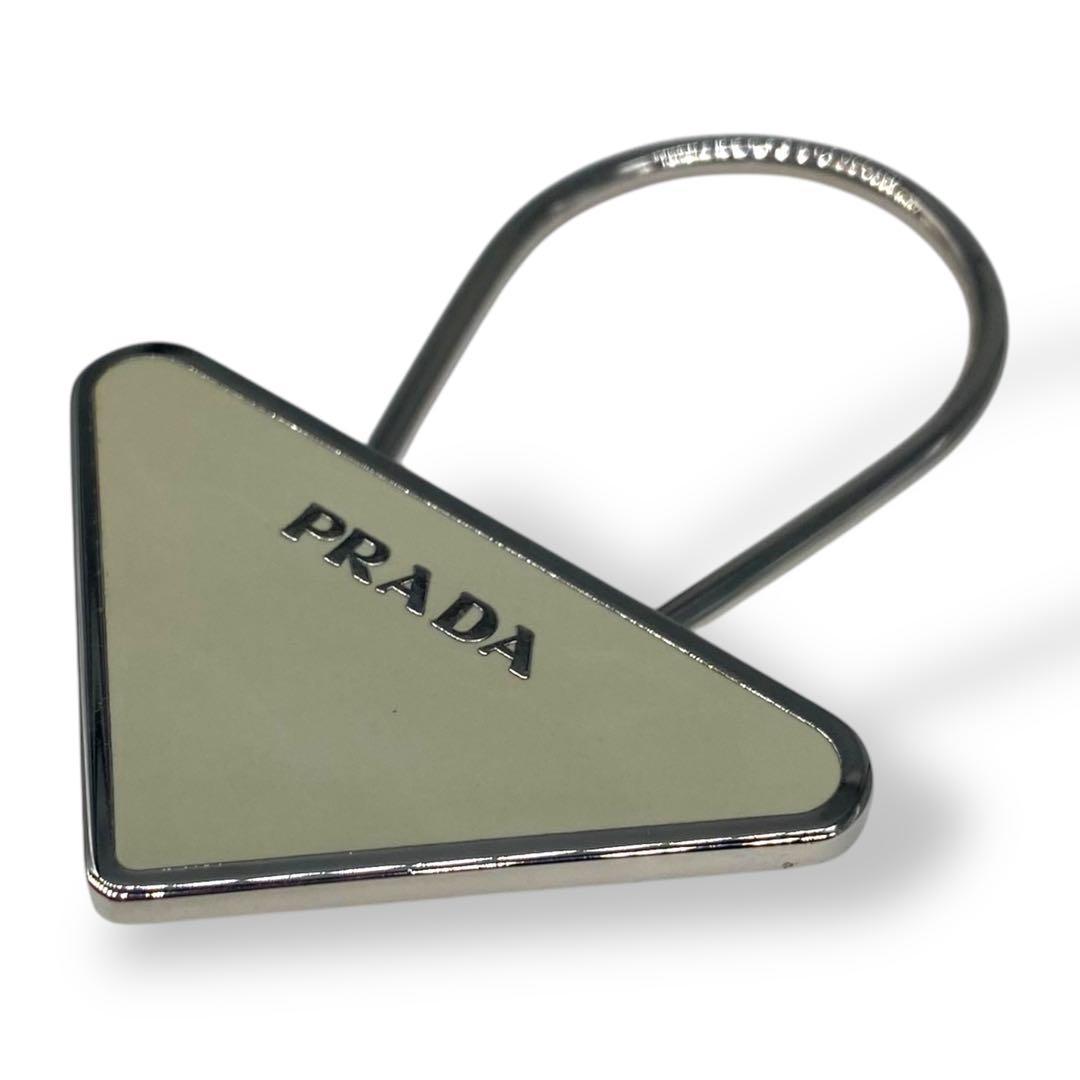 PRADA プラダ　三角ロゴ　プレート　キーホルダー
