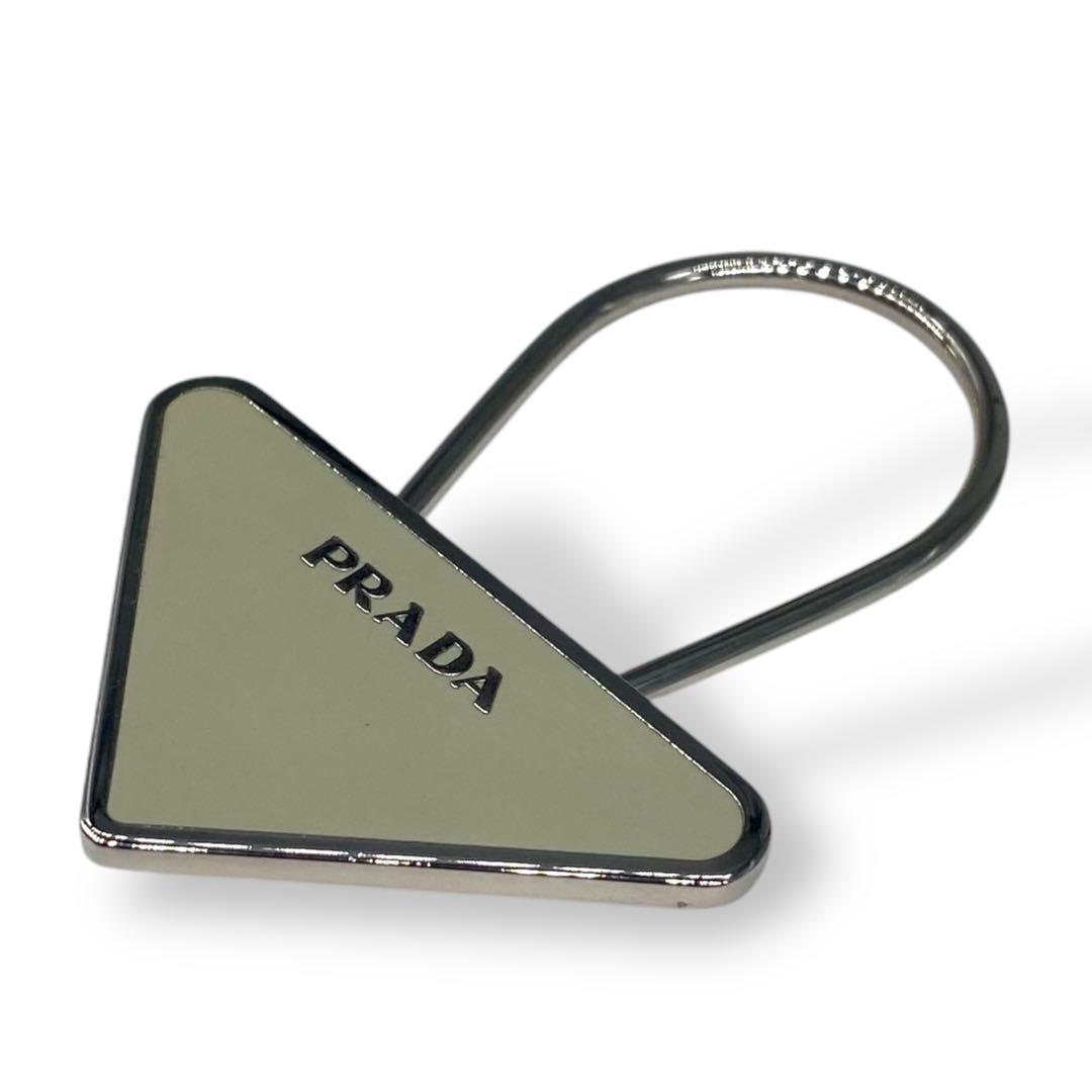 PRADA プラダ　三角ロゴ　プレート　キーホルダー