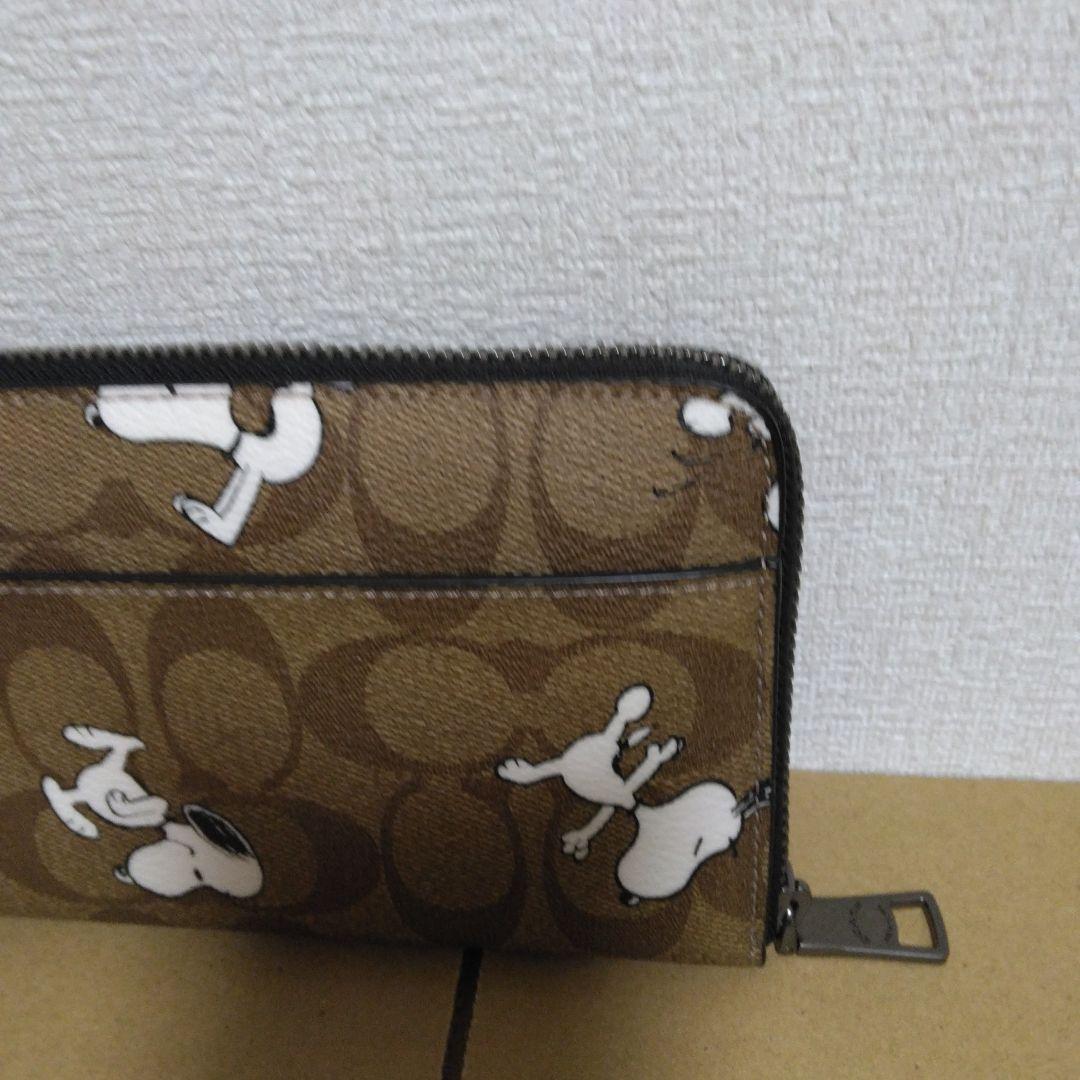 COACHとスヌーピーコラボの長財布