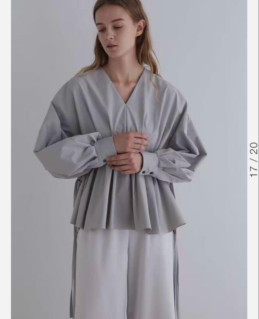 美品 LE PHIL ナイロンストレッチブロードブラウス