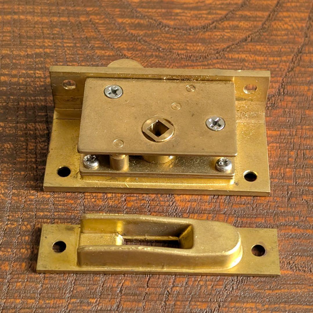 古い真鍮製品　堀商店　半彫込引戸内締り錠　7　 黄銅磨き