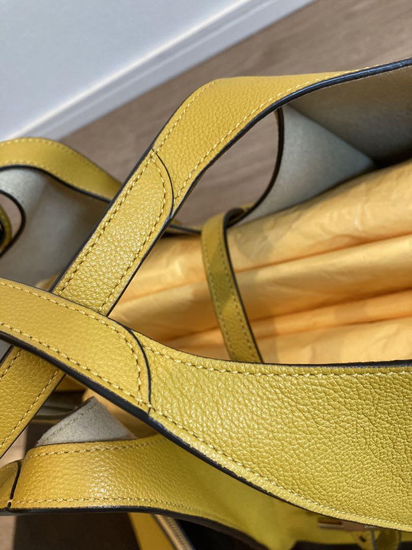 TOD'S イエロー限定色Tタイムレス　レザーバック