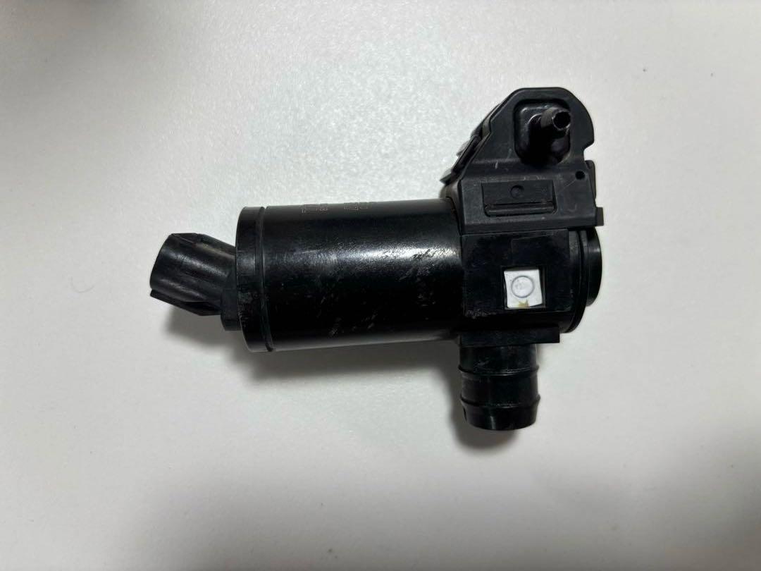 ウィンドウォッシャモーター85330-47100 トヨタ純正部品