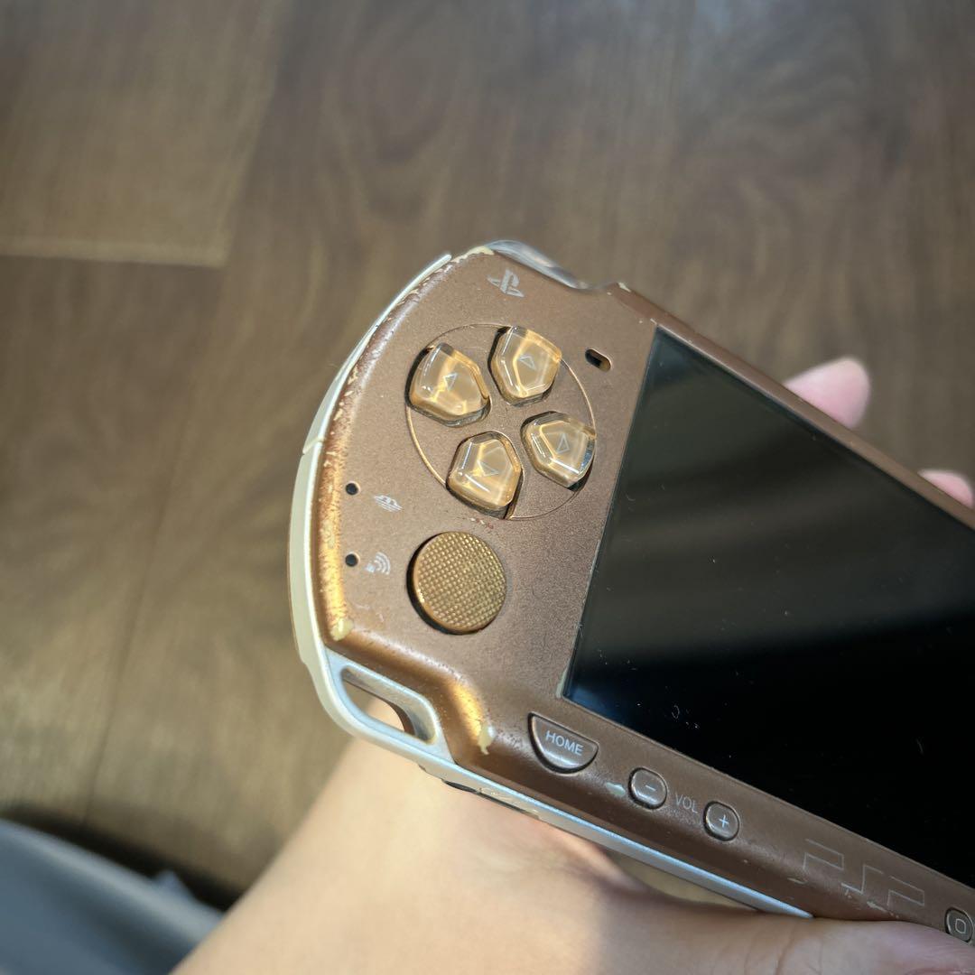 PSP-2000本体 ブロンズ バッテリーなしの為動作未確認