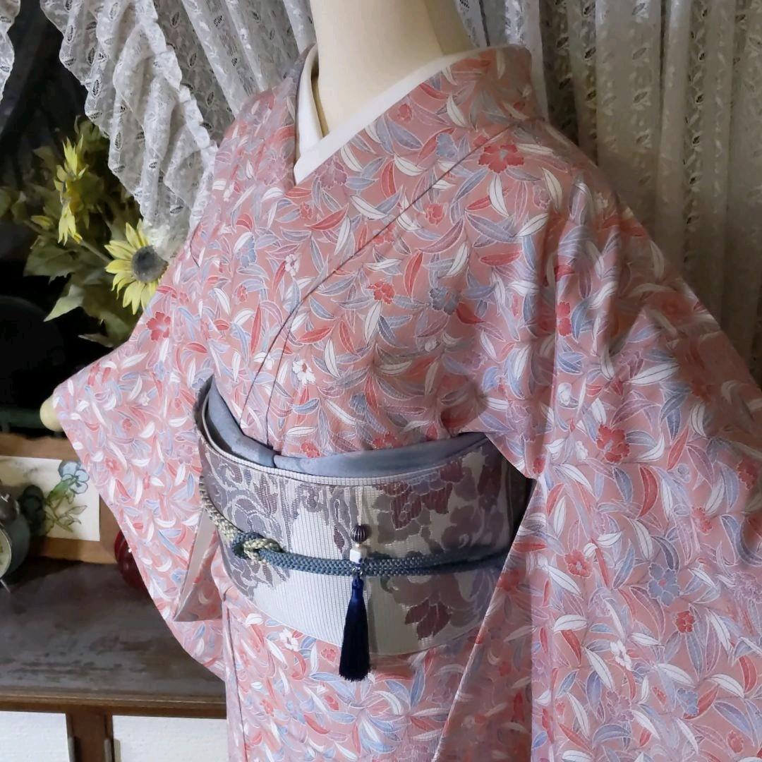 ベビーピンクの地に可憐な花が一面に染められました美しい洗えるお着物です