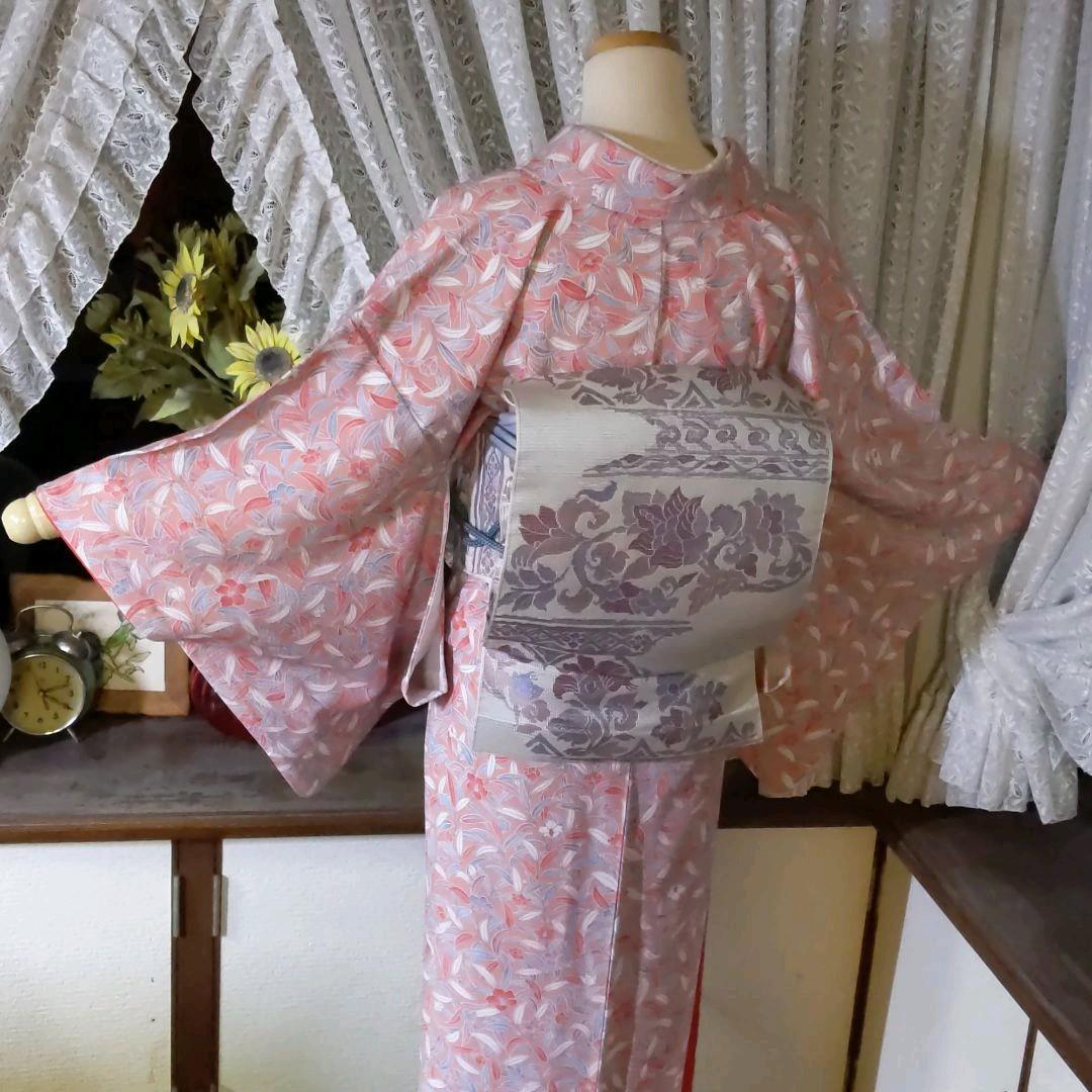 ベビーピンクの地に可憐な花が一面に染められました美しい洗えるお着物です