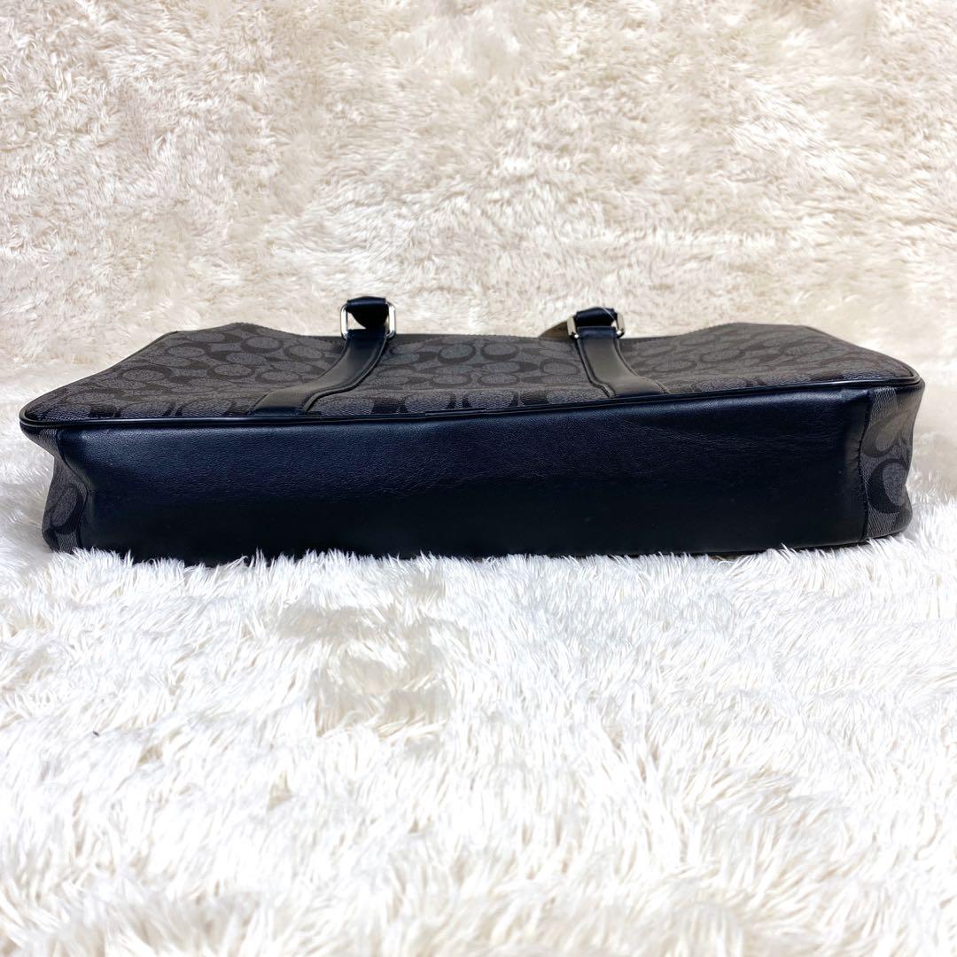 COACH コーチ ビジネスバッグ PVC レザー シグネチャー 柄　黒　美品
