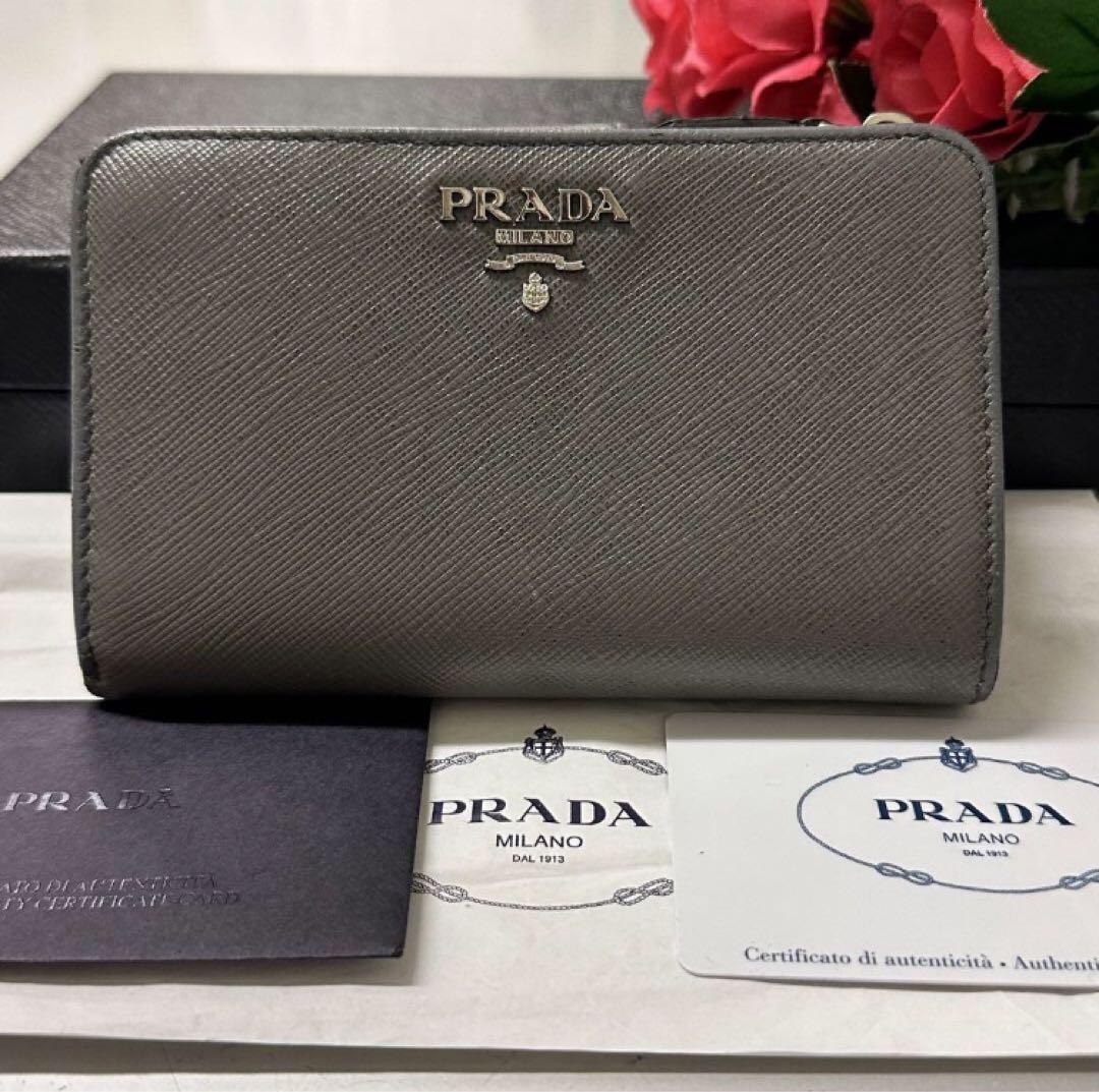 未使用に近い‼️ プラダ　PRADA 財布　二つ折り　折り財布　サフィアーノレザー