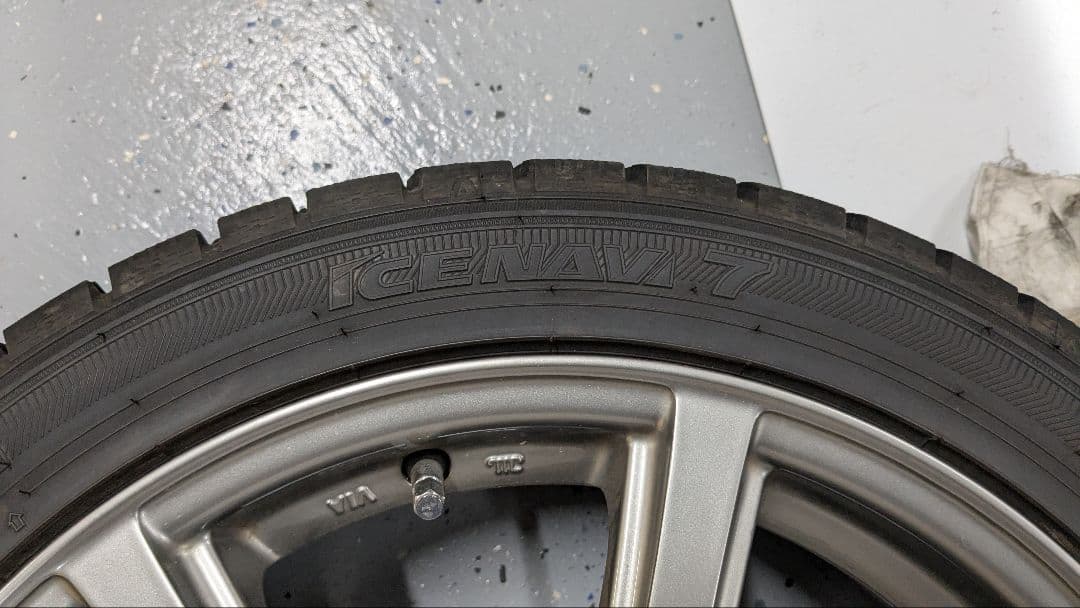 215-45-17バリ山室内保管スタッドレス、カローラツーリング、プリウス 等 215-45-17バリ山室内保管スタッドレス、カローラツーリング、プリウス 等